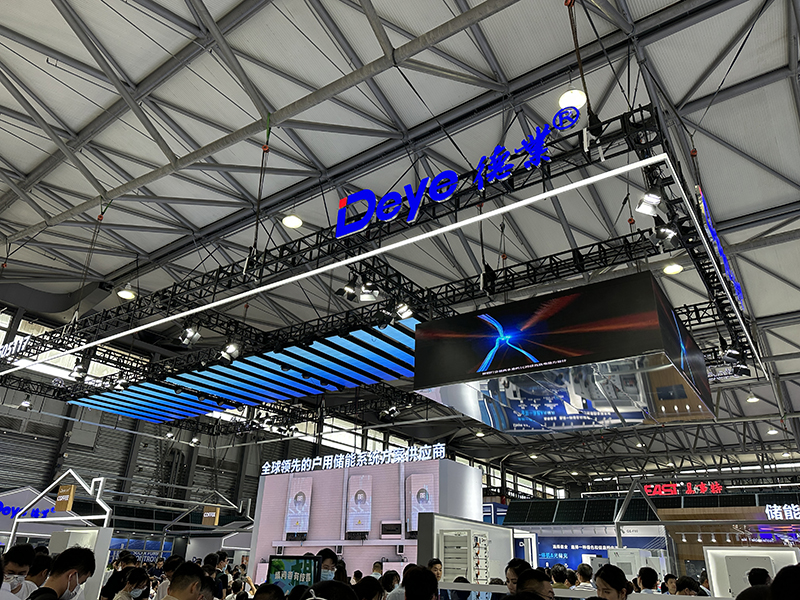 邁維動(dòng)漫攜手新能源領(lǐng)域合作伙伴為第十六屆國(guó)際太陽能光伏與智慧能源（上海）大會(huì)暨展覽會(huì)增添光彩！(圖8)